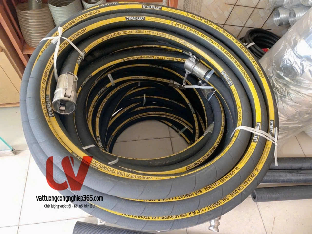 Cung cấp dây cao su phi 32, phi 38 dùng cho máy phun vữa trát tường