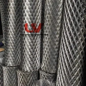 Phân phối lưới dập giãn 2ly ô 20x40mm cuộn dài 10m