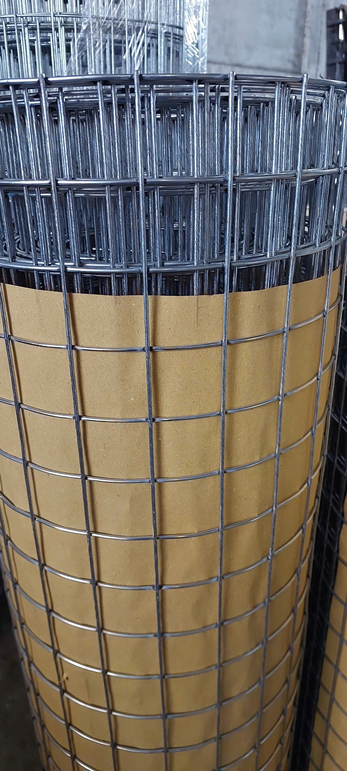 https://vattuongcongnghiep365.com/san-pham/luoi-han-ma-kem-50x50x3ly-kho-luoi-1m-1-2m-1-5m Lưới hàn mạ kẽm 2ly ô 50x50 dạng cuộn kích thước 1mx30m hoặc 1m2x30m