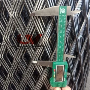 Mua lưới mắt cáo 3ly ô 45x90 cuộn dài 10m uy tín