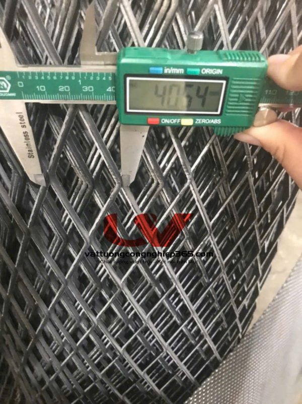 Sản xuất lưới mắt cáo 3ly ô lưới 38x76 cuộn 10m