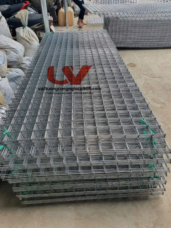 Sản xuất lưới sắt hàn 4ly ô 50x50 dạng tấm, cuộn