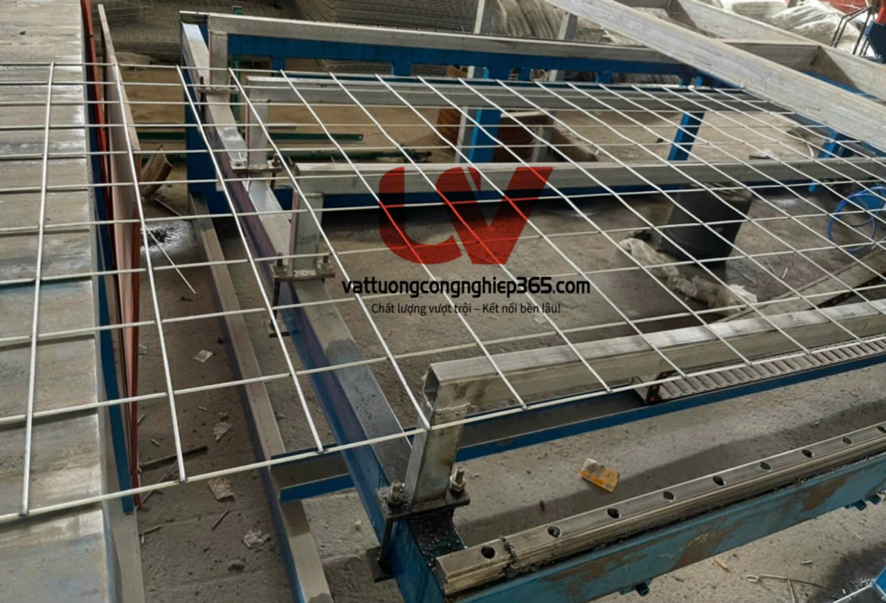 Địa chỉ cung cấp lưới sắt hàn 4mm ô lưới 50x50 dạng tấm, cuộn