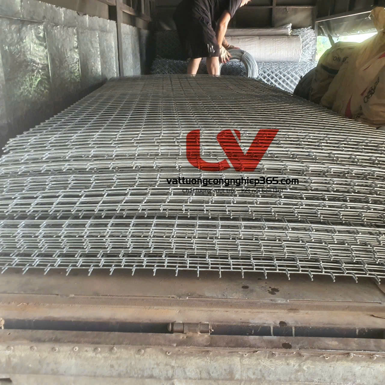 Sản xuất lưới sắt hàn 5ly ô lưới 50x100mm, kích thước 1mx2m