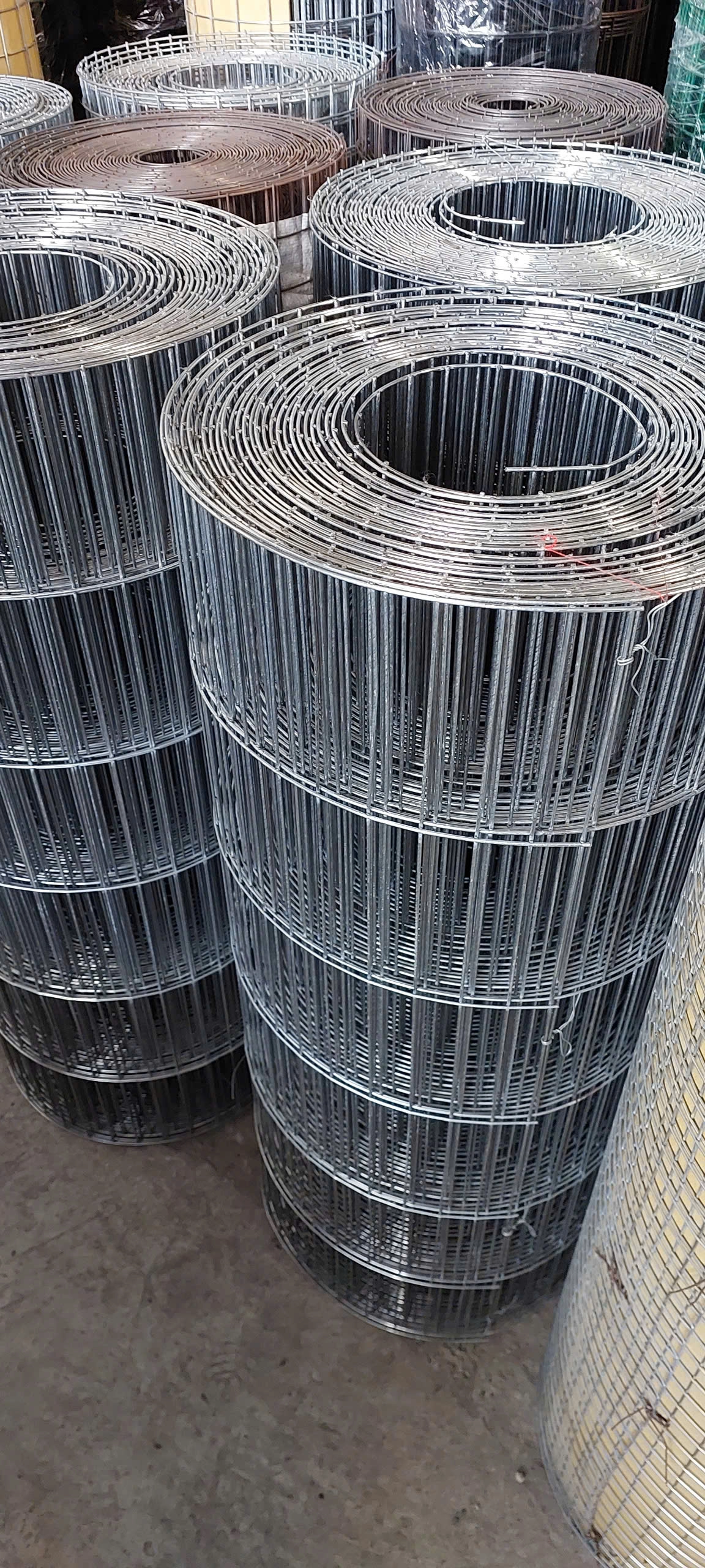 https://vattuongcongnghiep365.com/san-pham/luoi-thep-han-dung-do-san-nen-mong-be-tong-d4a150x150 Lưới sắt hàn mạ kẽm 2.5mm mắt lưới 50x50mm dạng tấm hoặc dạng cuộn
