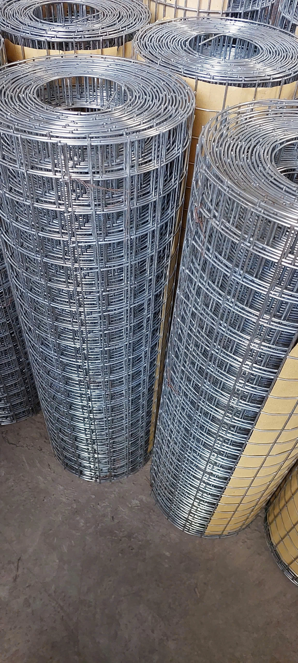 Chuyên cung cấp lưới sắt hàn mạ kẽm 2.5ly ô vuông 50x50 làm giàn lan, khung nhà lưới, làm kệ giá, vách ngăn, làm nhà rơm