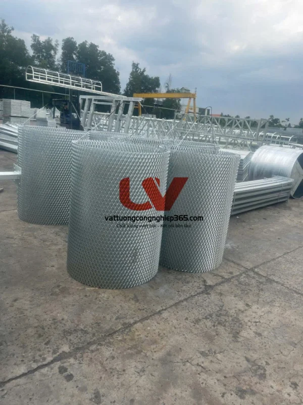 Phân phối lưới trám 3ly ô 30x60mm cuộn dài 10m