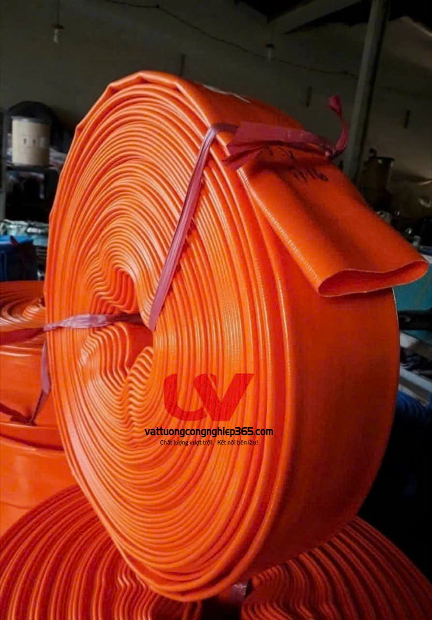 Ống bạt cốt dù phi 150mm là loại ống được làm từ nhựa PVC dẻo và bền, gia cố bằng sợi polyester (cốt dù) để tăng cường độ bền và khả năng chịu áp lực