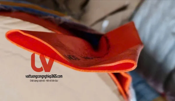 Ống bạt cốt dù phi 120mm là loại ống được làm từ nhựa PVC dẻo và bền, gia cố bằng sợi polyester (cốt dù) để tăng cường độ bền và khả năng chịu áp lực