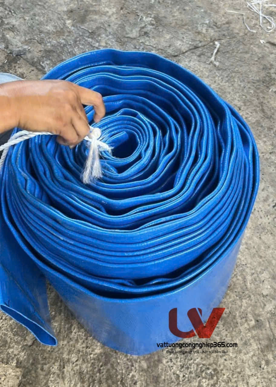 Ống bạt cốt dù phi 120mm là loại ống được làm từ nhựa PVC dẻo và bền, gia cố bằng sợi polyester (cốt dù) để tăng cường độ bền và khả năng chịu áp lực