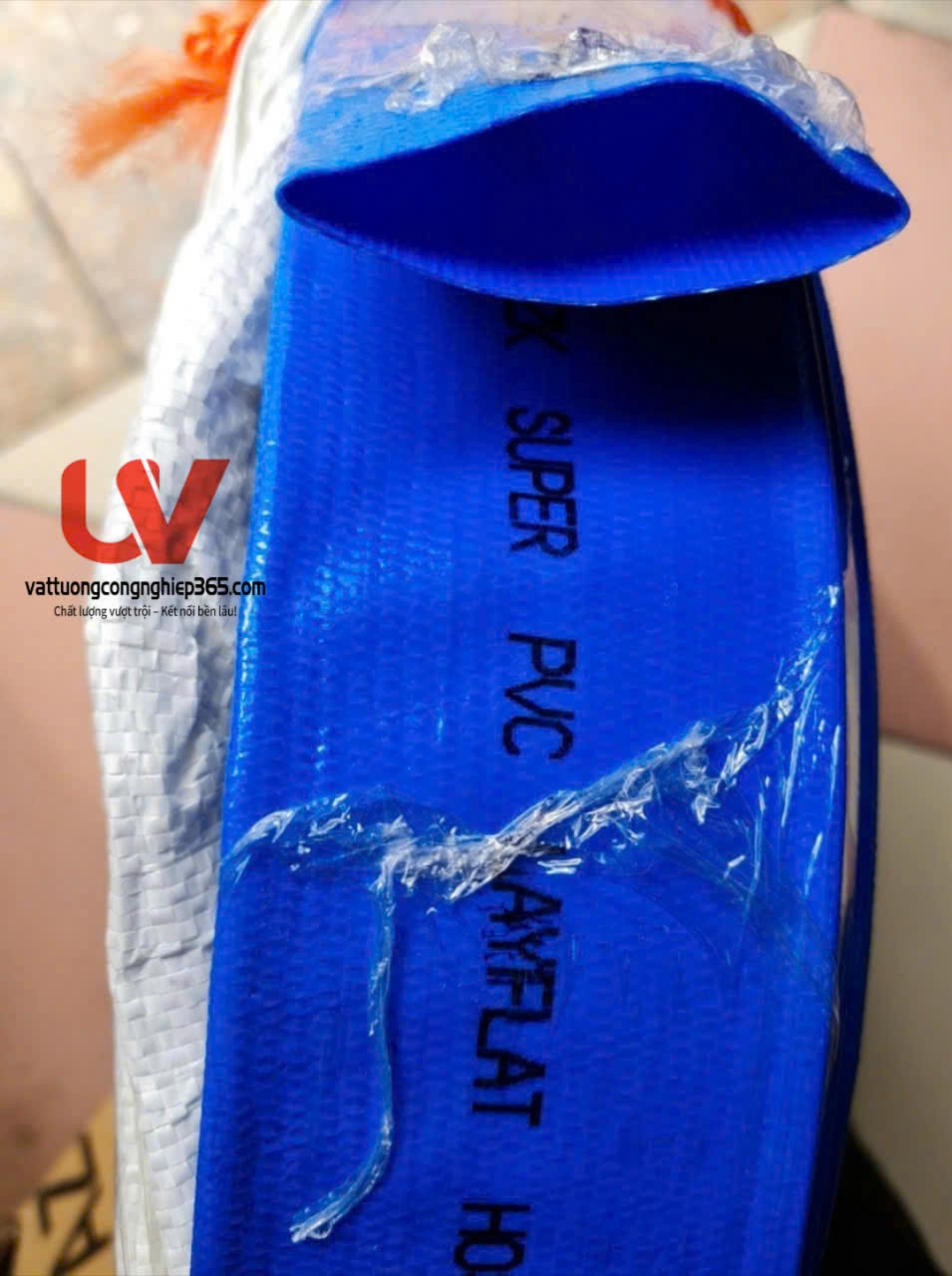 Ống bạt cốt dù phi 80mm là loại ống được làm từ nhựa PVC dẻo và bền, gia cố bằng sợi polyester (cốt dù) để tăng cường độ bền và khả năng chịu áp lực
