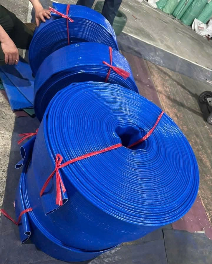 Ống bạt xanh phi 65 được tạo nên từ chất liệu nhựa PVC dày dặn , kết hợp cùng với lốp cốt dù xen kẽ với nhau tạo nên sản phẩm ống chuyên dụng tải nước, tải bùn,