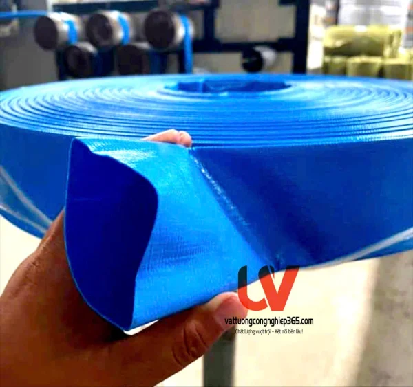 Ống bạt cốt dù phi 100mm là loại ống được làm từ nhựa PVC dẻo và bền, gia cố bằng sợi polyester (cốt dù) để tăng cường độ bền và khả năng chịu áp lực