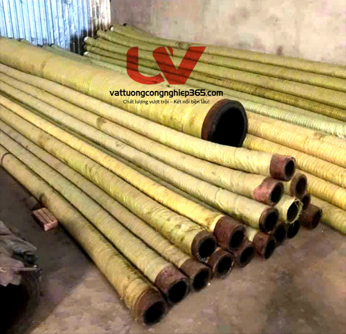 Ống cao su lõi thép phi 125 dùng hút cát, hút bùn, hút nước