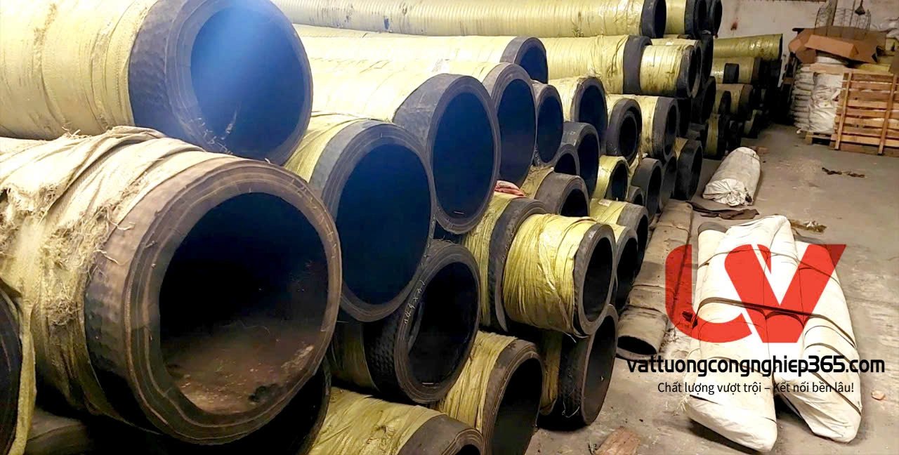 Kho ống cao su bố thép phi 200 chuyên dùng cho tàu thuyền hút cát