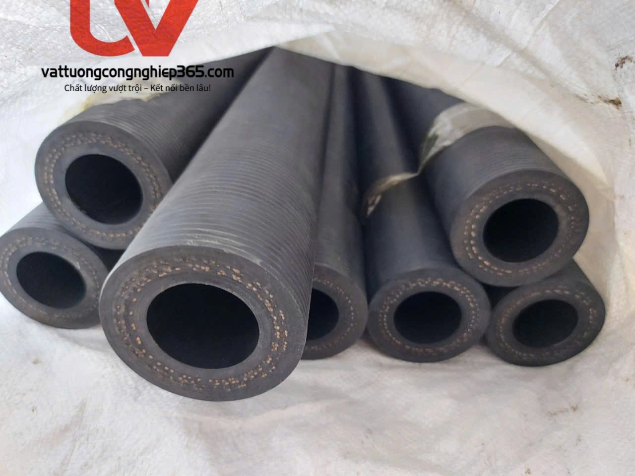 Cung cấp ống cao su ép vữa cho máy phun vữa 40x72mm