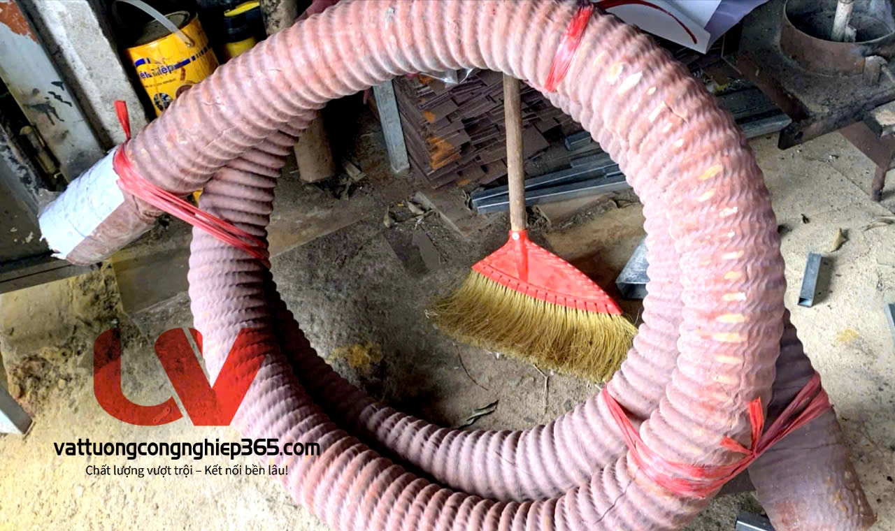 Sản xuất ống cao su lõi thép hút cát phi 76