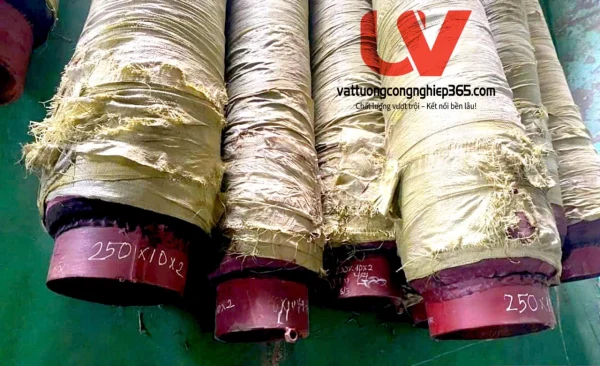 Ống cao su lõi thép hút cát phi 250 dài 10m, 12m có gắn 2 đầu sắt