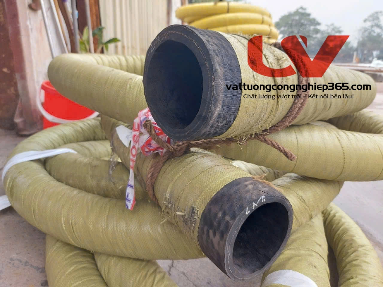 Ống cao su bố thép phi 100 hút cát, sỏi, bùn, nước thải