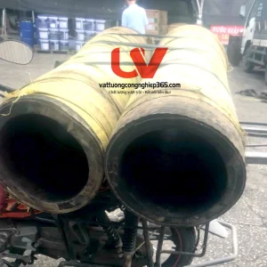 Ống cao su lõi thép 350 dùng trong các lĩnh vực như dùng làm ống dùng dẫn nước, hút bùn cát sỏi, dẫn xi măng , dẫn bê tông, sử dụng cho tàu thuyền hút bùn cát trên sông, biển.