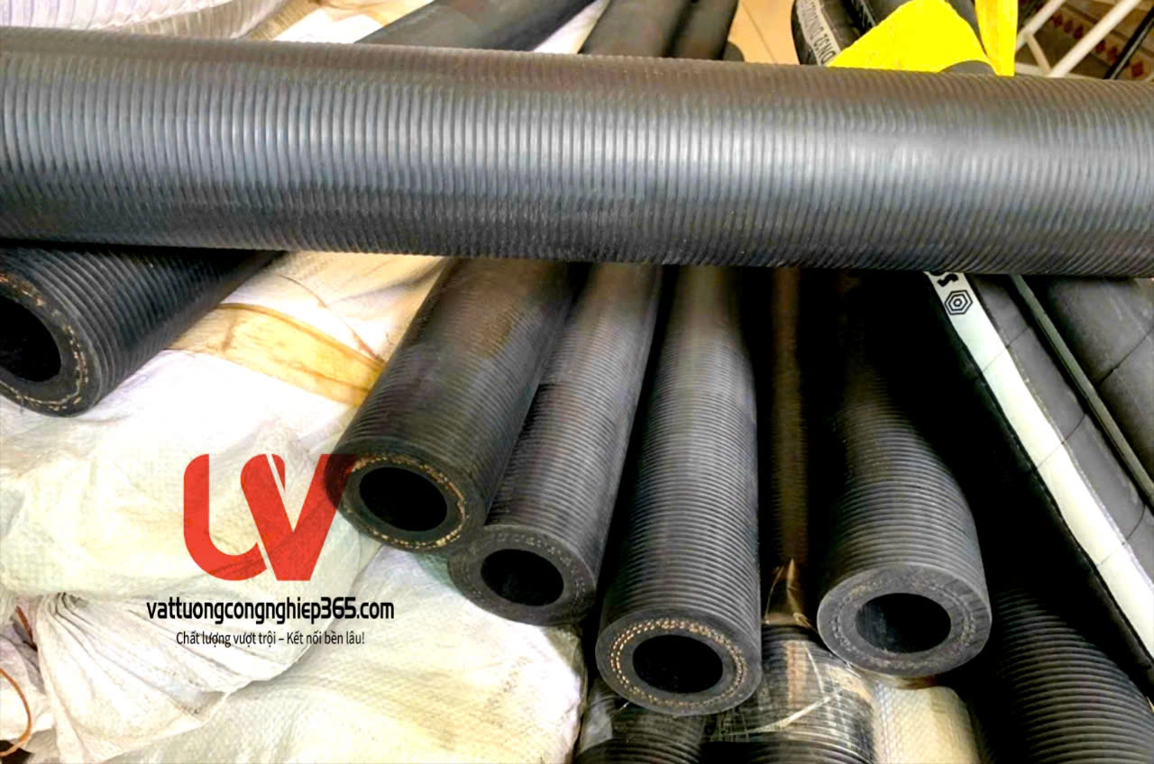 Nhập khẩu và phân phối ống cao su dùng lắp cho máy phun vữa trát tường 40x72x93, 40x76x93