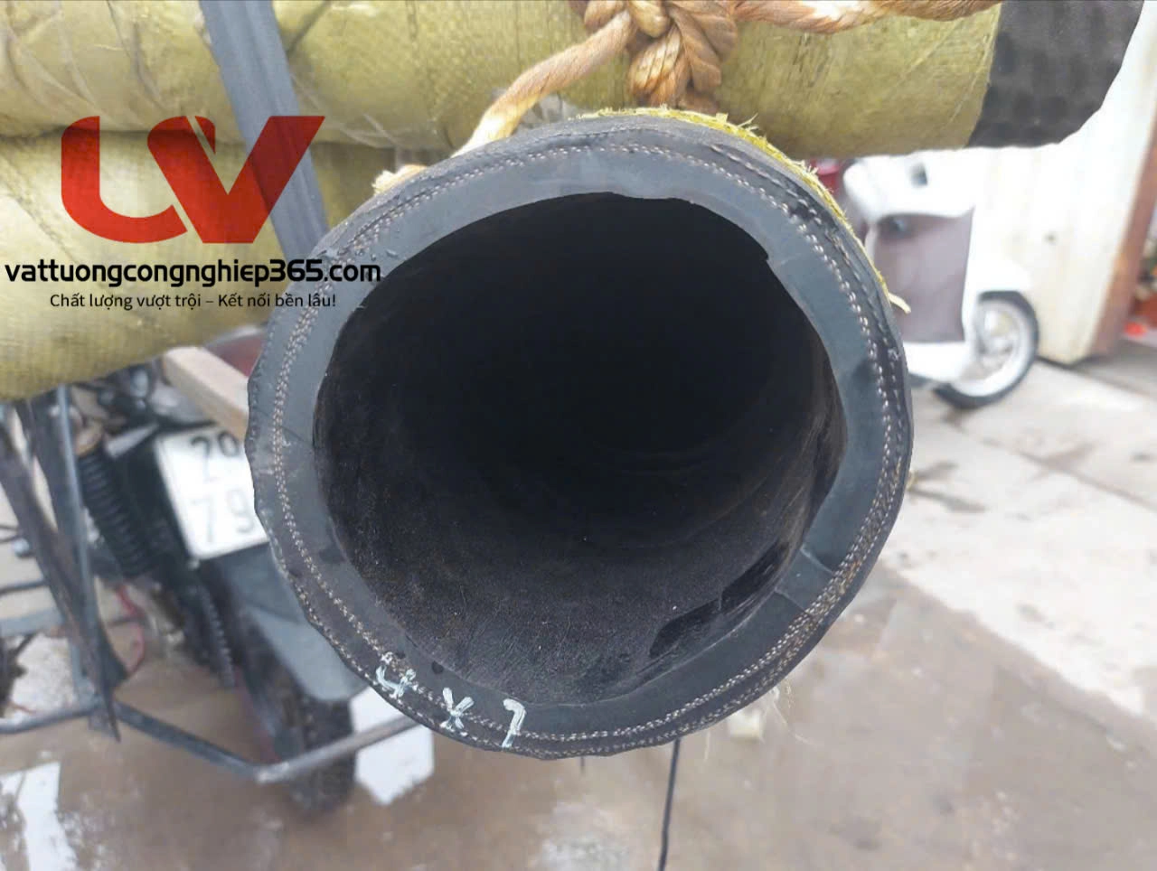 Ống cao su lõi thép phi 100 chuyên dùng hút nước, bùn, cát, sỏi