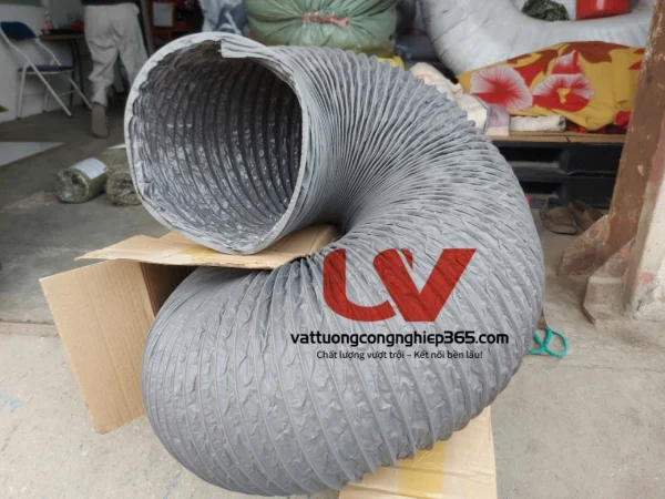 Phân phối ống gió mềm D350 lắp quạt hút công nghiệp