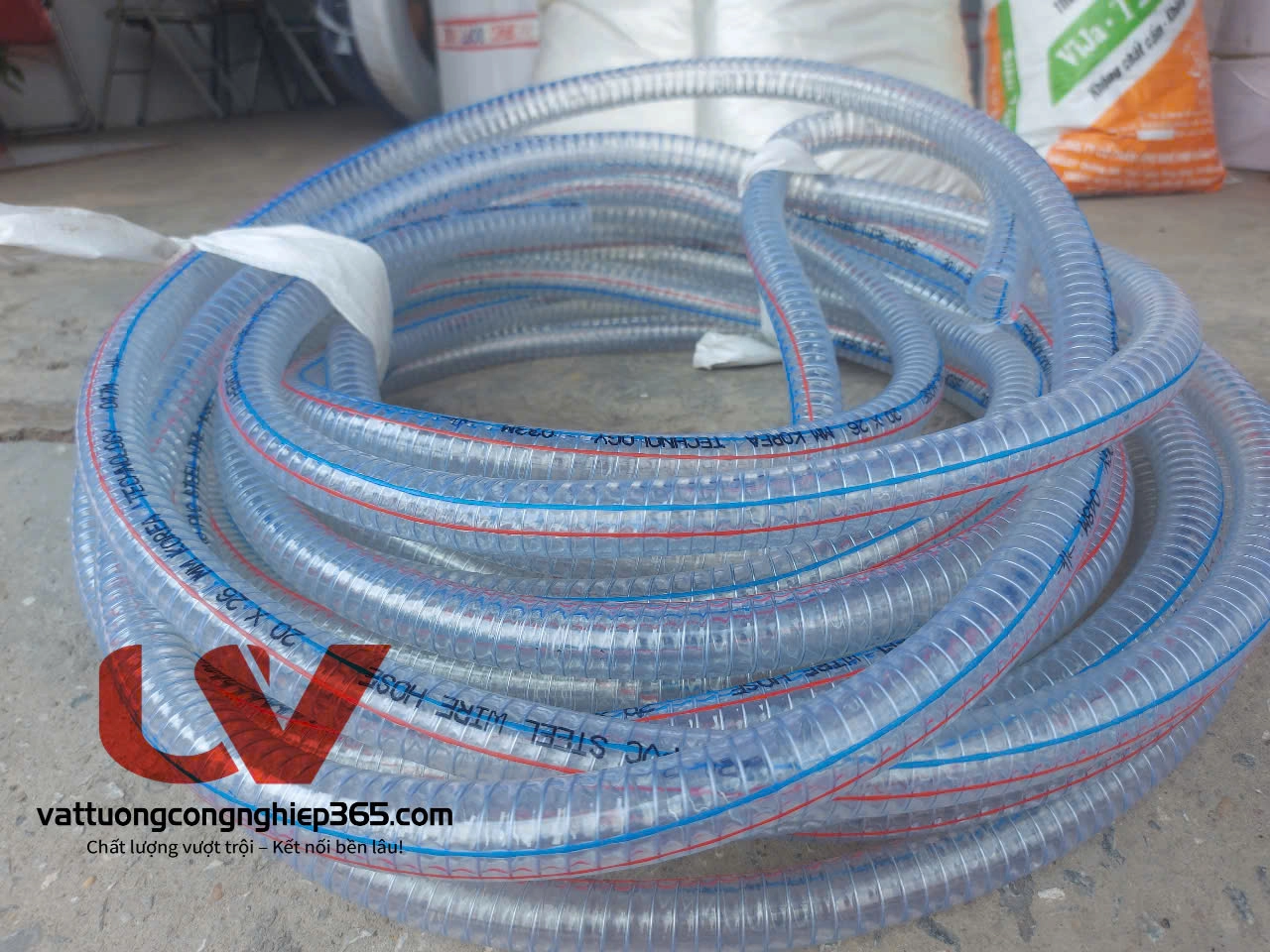 Mua ống nhựa mềm lõi sắt dẫn hóa chất lỏng ngay ở đây