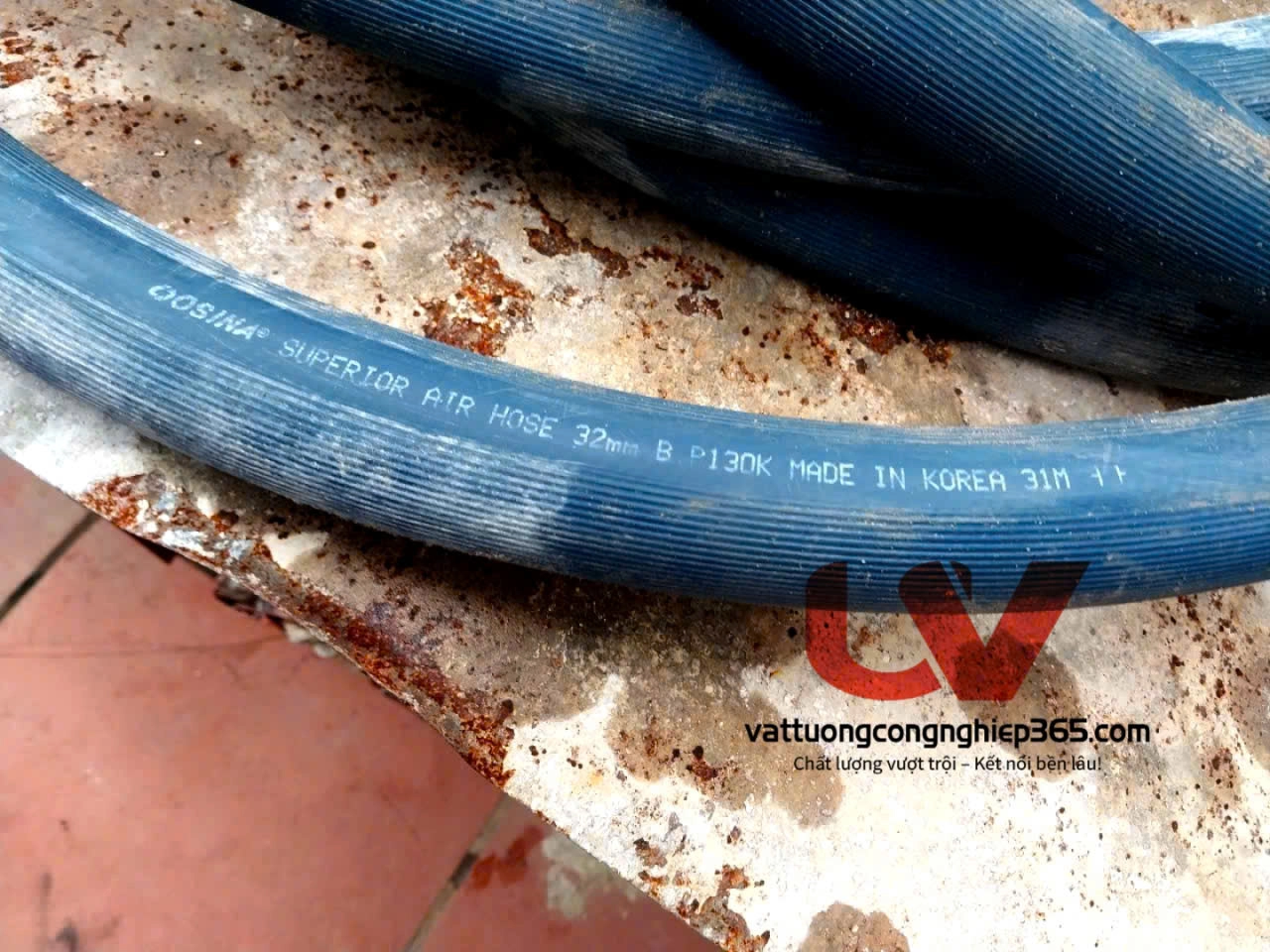 Cung cấp ống dẫn vữa phi 32 lắp máy phun vữa trát tường