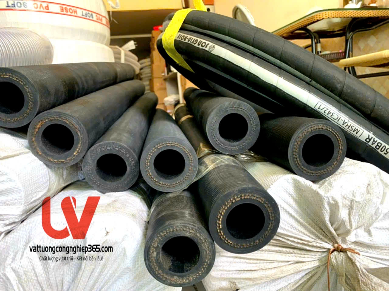 Ống cao su dùng lắp cho máy phun vữa trát tường