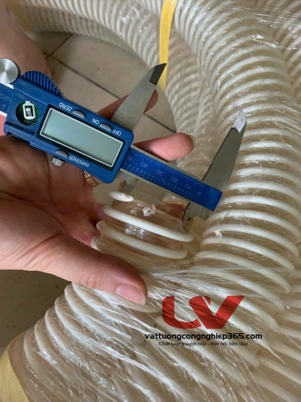 Bán ống gân nhựa pvc d50 hút dầu, muối, hạt nhựa uy tín