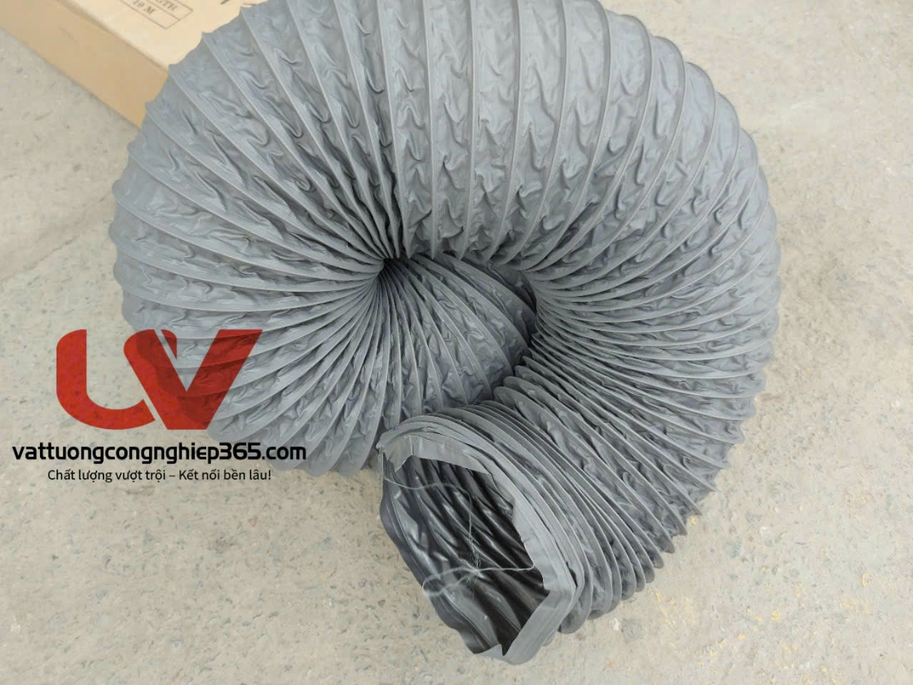 Phân phối ống gió mềm D125 lắp quạt thông gió phòng vệ sinh