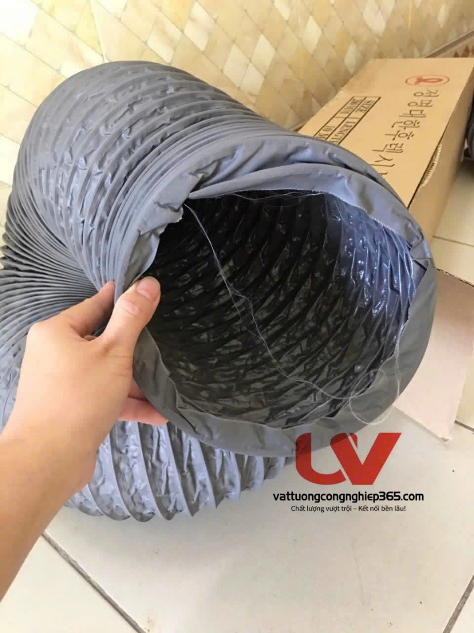 Phân phối ống gió mềm vải D500 lắp quạt hút bụi công nghiệp