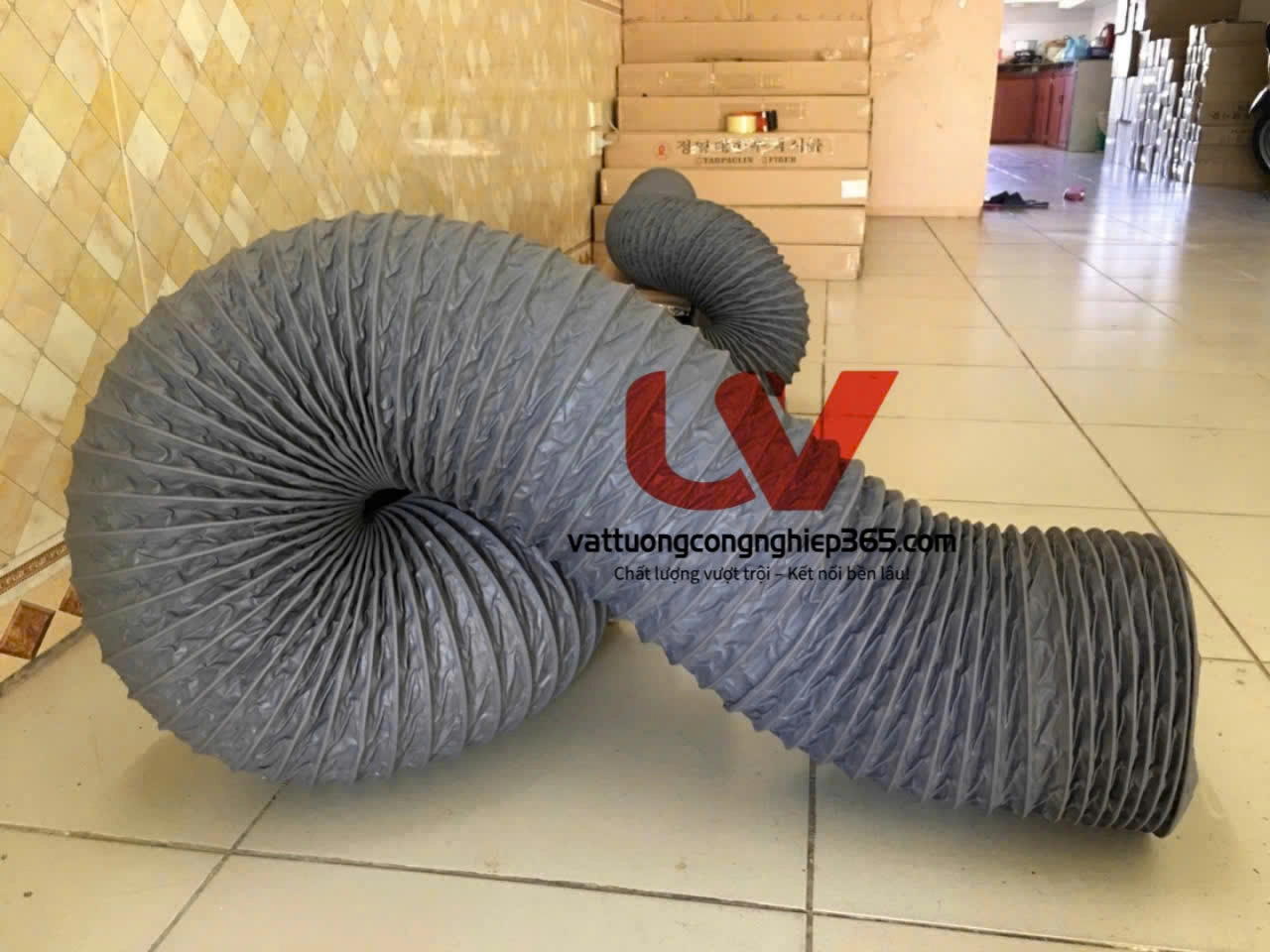 Phân phối ống gió mềm vải D450 lắp quạt thông gió tầng hầm