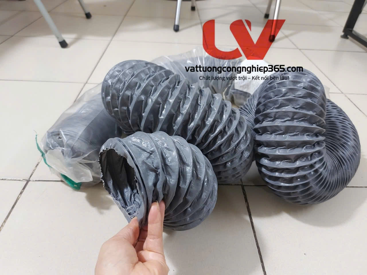 Phân phối ống gió vải mềm phi 40 dùng hút bụi, thông gió, thoát hơi nóng