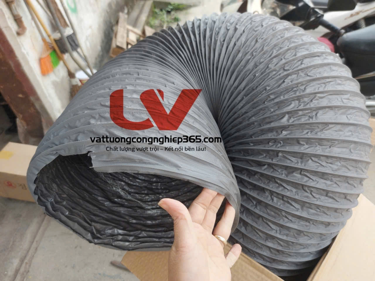 Cung cấp ống gió vải mềm D250 lắp quạt thông gió tầng hầm