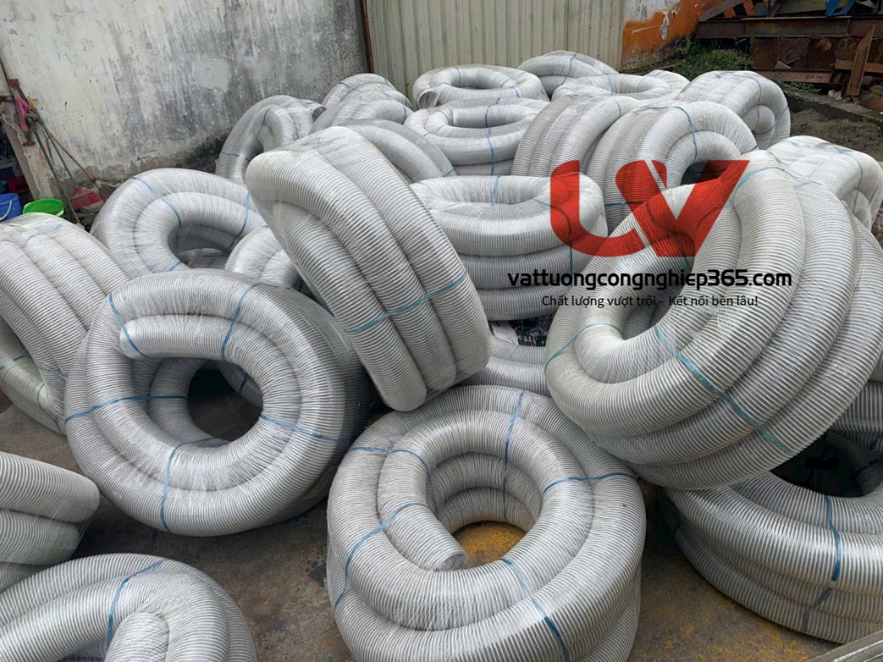 Cung cấp ống nhựa ruôt gà dùng hút bụi xi măng