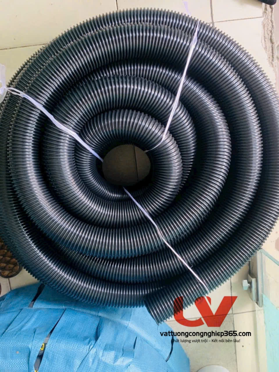 Địa chỉ mua ống hút bụi gân nhựa đen uy tín