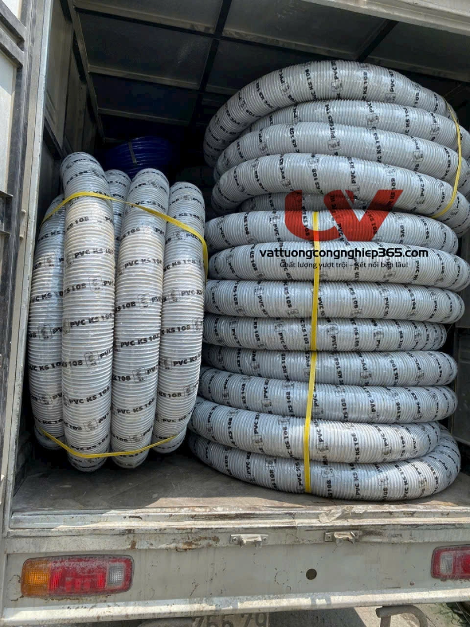 Phân phối ống hút bụi gân nhựa lắp quạt hút bụi công nghiêp giá rẻ