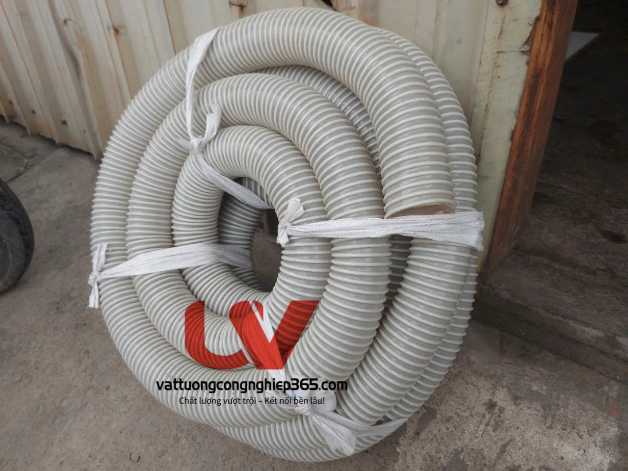 Địa chỉ mua ống hút hơi hóa chất uy tín