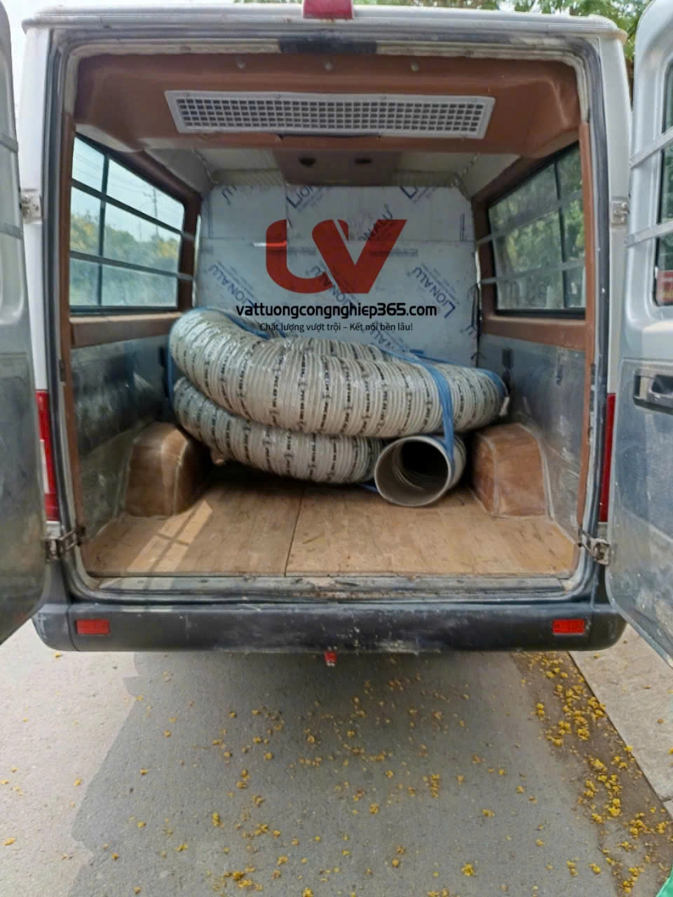 Phân phối ống nhựa ruột gà hút mạt sắt phi 200