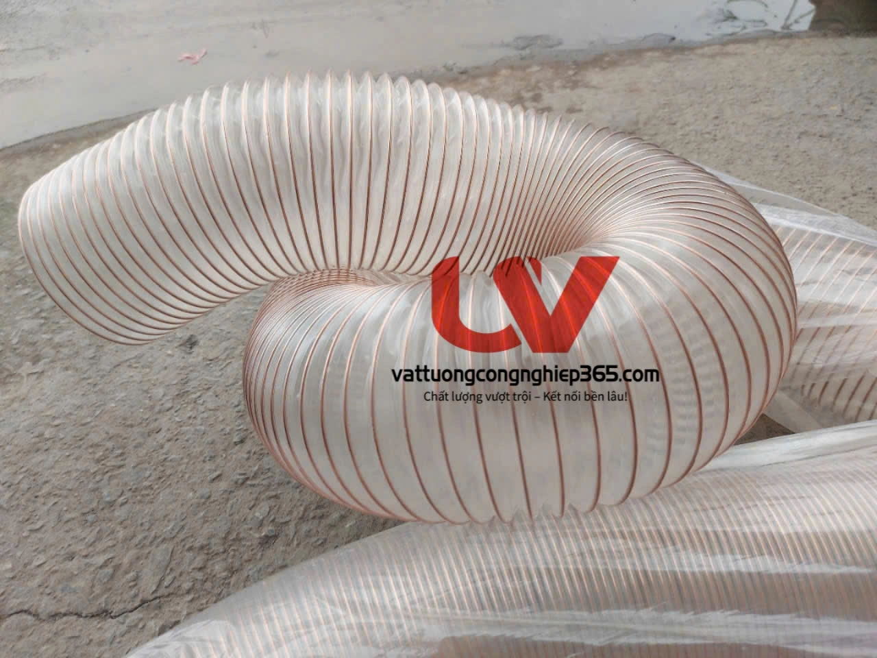 Phân phối ống nhựa ruột gà phi 76 dùng hút bụi mạt săt, mùn cưa, xi măng