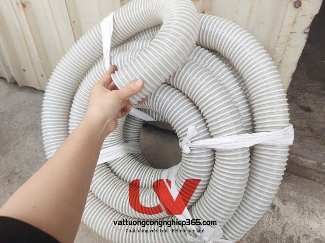 Tổng kho phân phối ống hút mùi phòng sơn phi 90 tại Hà Nội