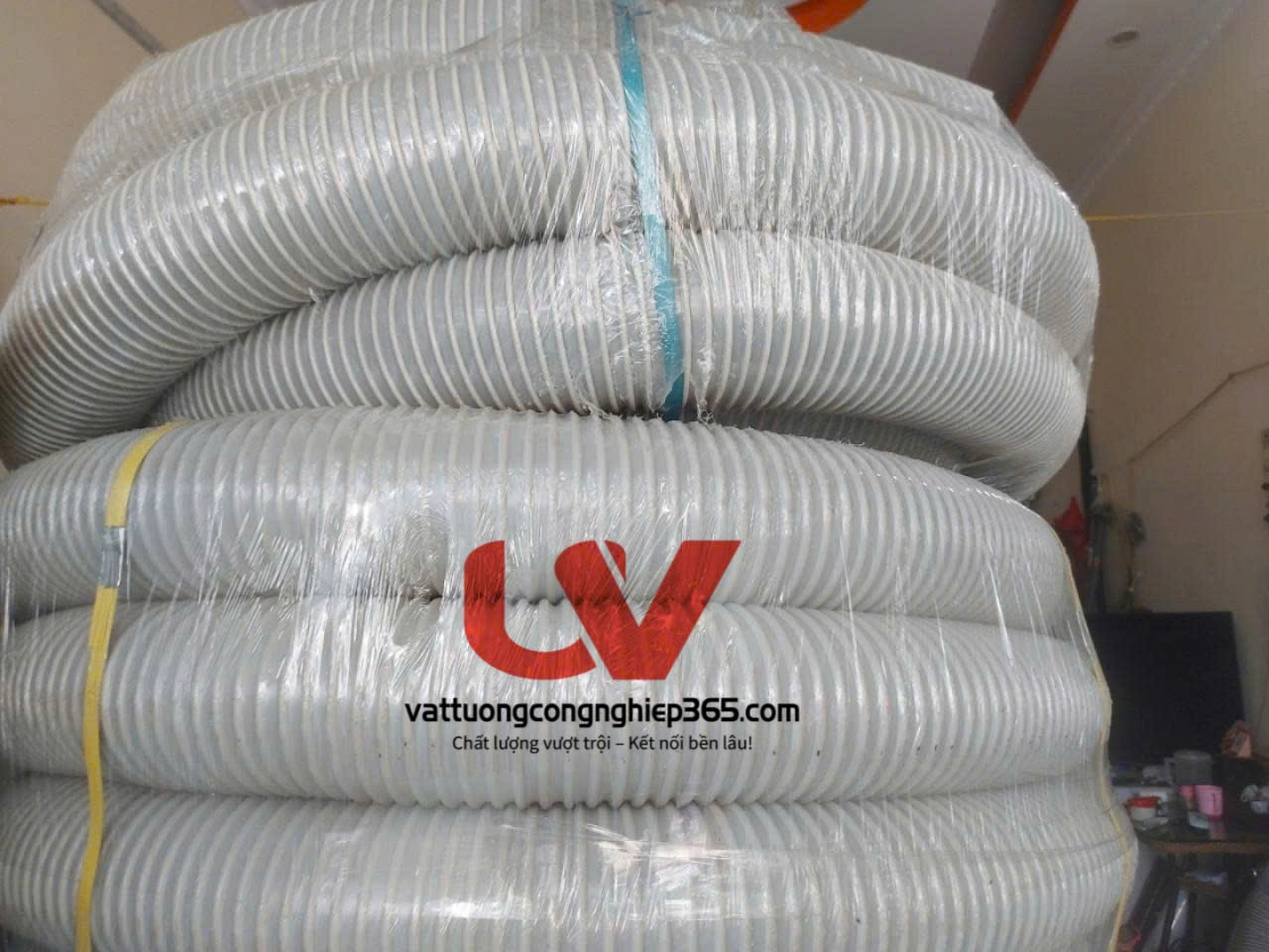 Phân phối ống hút mùi sơn trong nhà máy sản xuất sơn