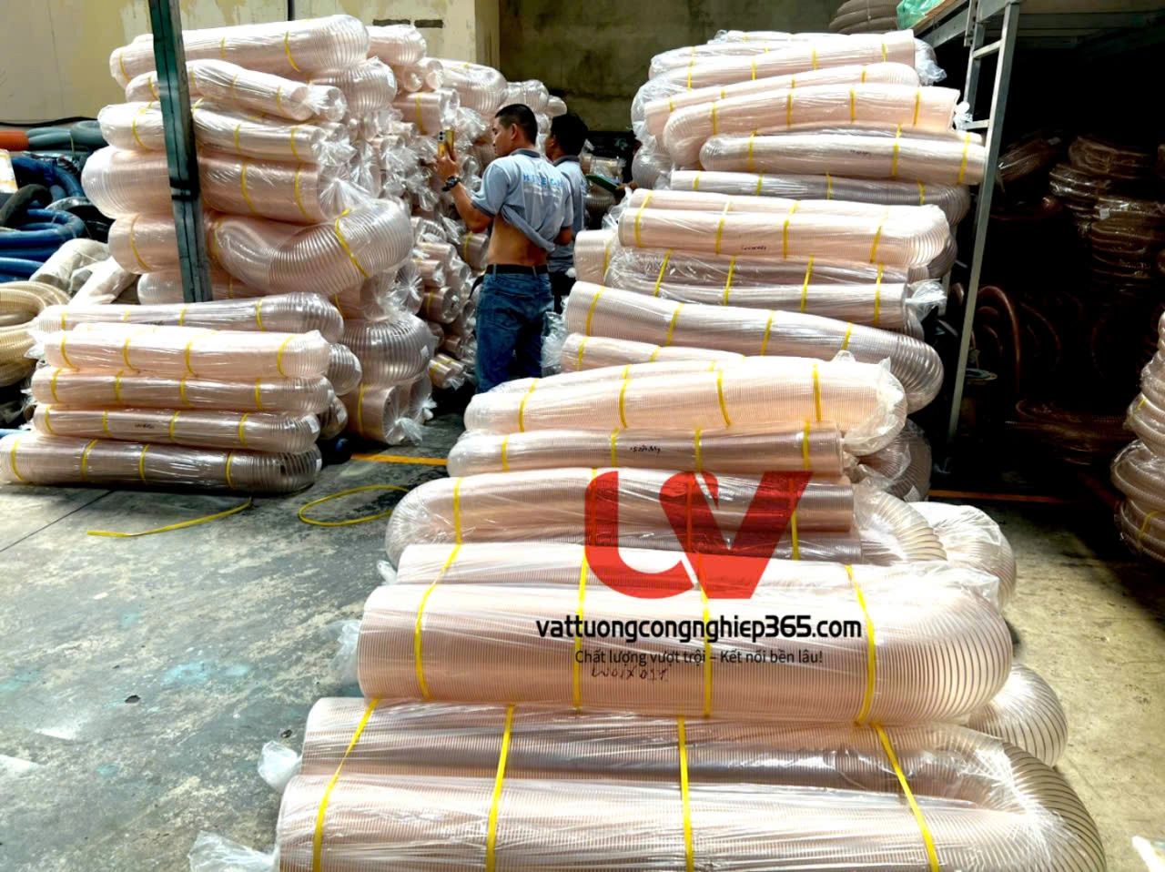 Mua ống mềm lò xo lõi đồng lắp máy hút bụi CNC uy tín