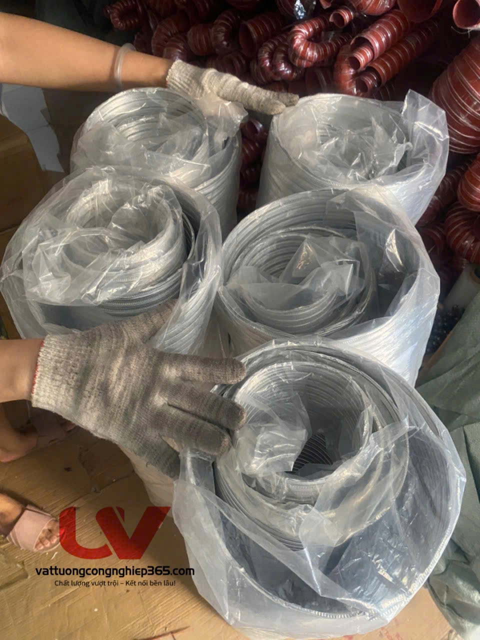 Mua ống nhôm nhún D200 lắp quạt hút khói bếp uy tín