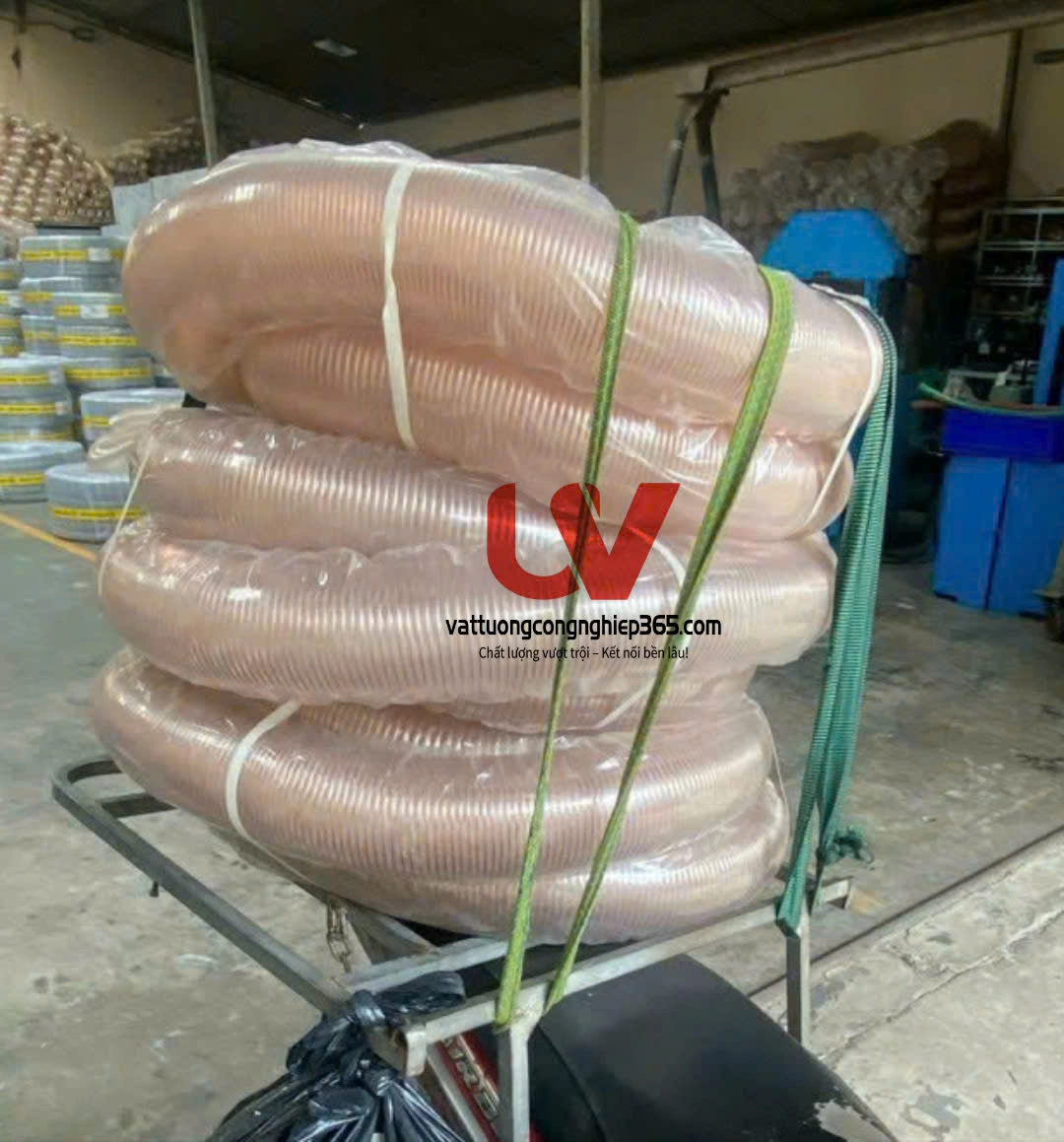 Ống nhựa gân đồng phi 125 hút mùn cưa, bụi xi măng, bụi giấy