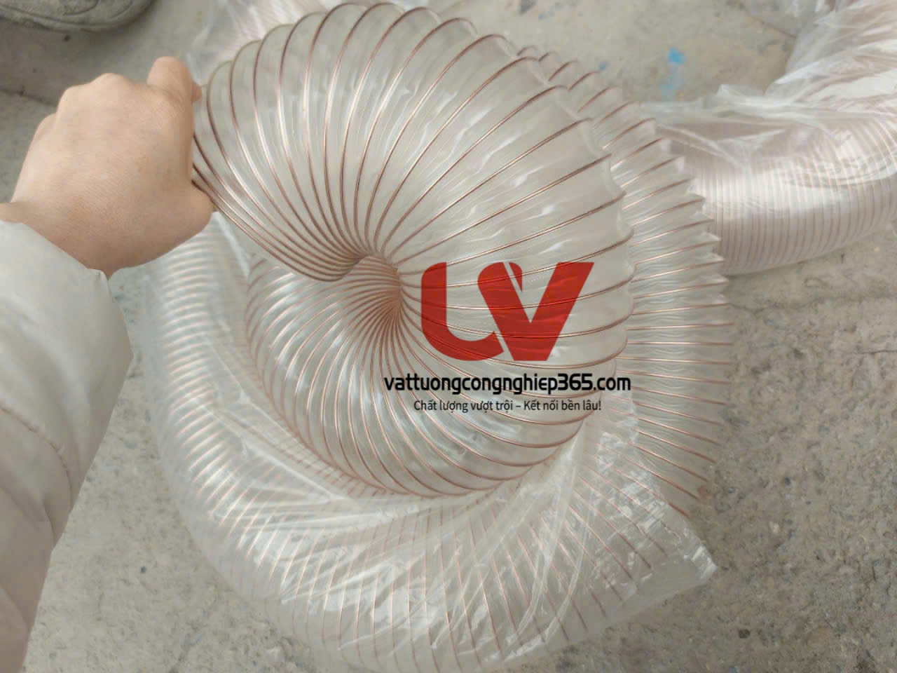 Phân phối ống nhựa gân đồng D90 hút mùn cưa, trấu, xi măng, bụi giấy