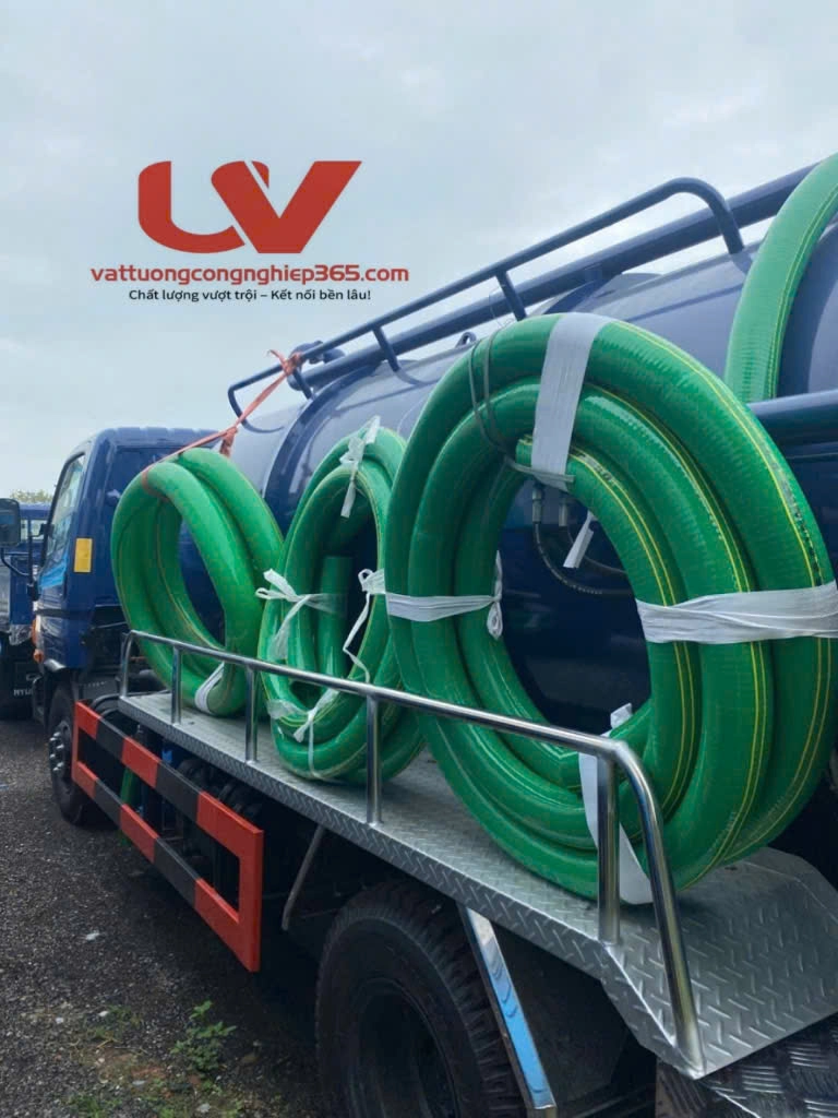 Ống nhựa xanh lõi thép hút bể phốt là loại ống dẫn chuyên dụng được thiết kế dành riêng cho xe bồn hút hầm cầu, bùn thải và chất thải sinh hoạt