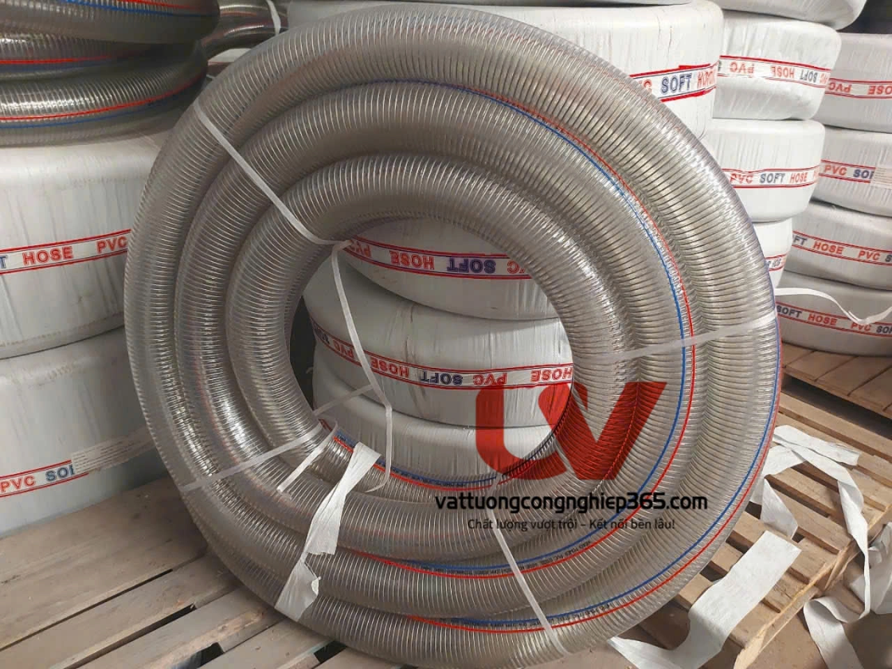 Nơi bán ống nhựa mềm lõi thép d76 dẫn xăng dầu, hóa chất